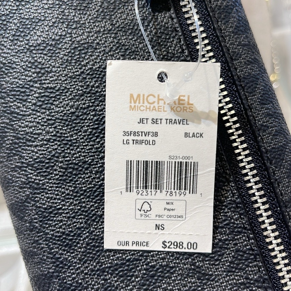 Michael Kors Jet Set Large Signature Logo Tri-Fold Wallet
Black 
NWT - Picture 12 of 16